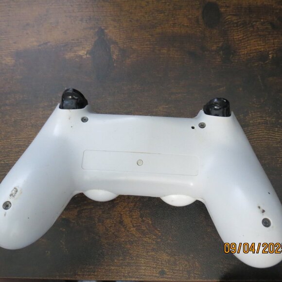 FOR PARTS PS4 Controller White No Wire or Connection Cables included - Picture 2 of 2